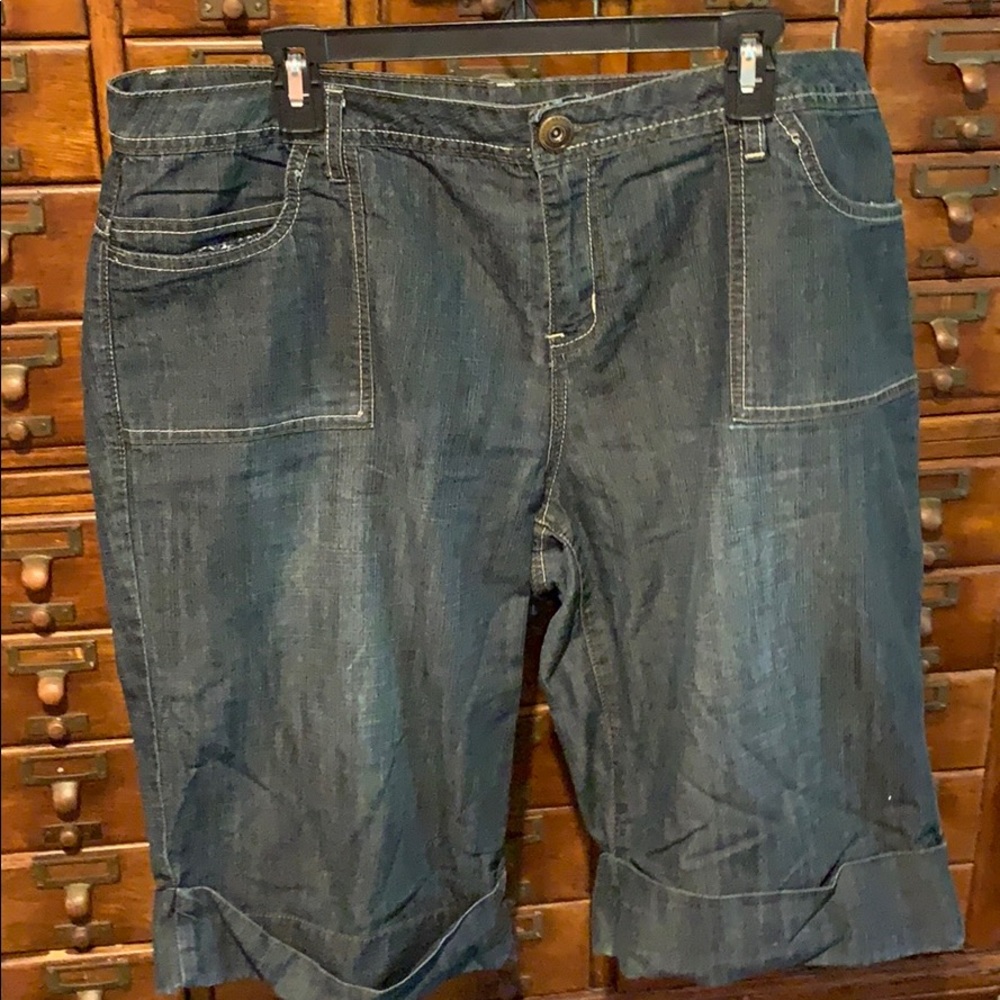 Blue Jean cuffed shorts, smoke & pet free home